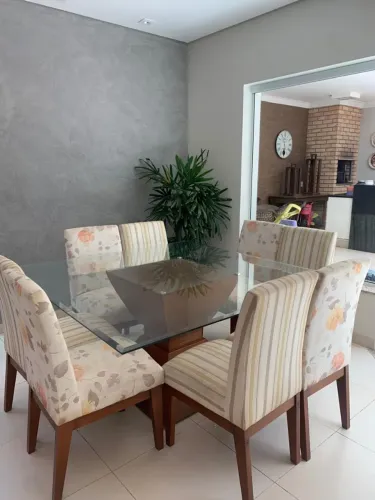 Conjunto mesa com 8 cadeiras