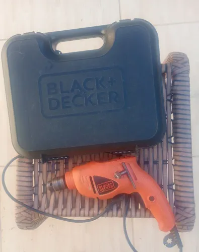 Furadeira de impacto Blacker Decker 500w