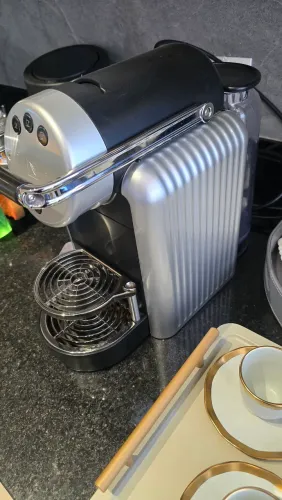 Cafeteira Nespresso Profissional Zenius