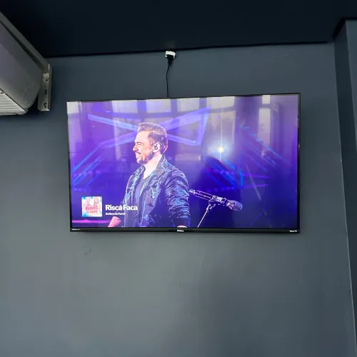 Televisão 32º POLEGADAS. Usada poucas vezes 