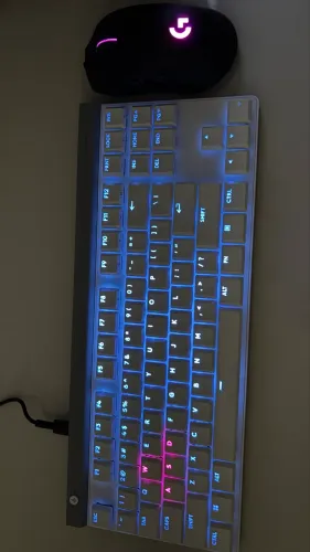 Teclado Logitech Mecânico G515 RGB