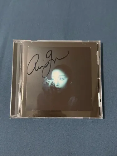 CD autografado Ariana Grande Eternal Sunshine deluxe: Brighter Days Ahead