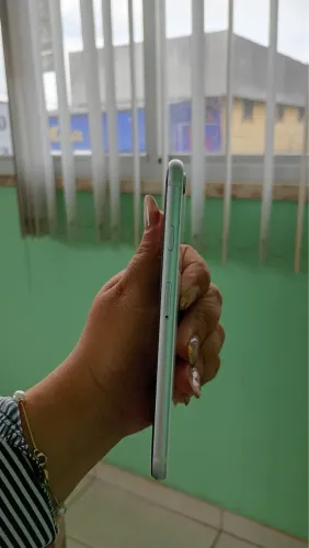 Vende-se iPhone S.E