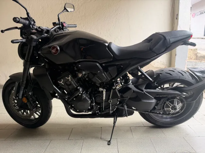 CB1000R com apenas 2.300km