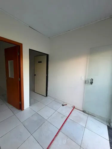 ALUGO SALA COMERCIAL NA MIGUEL SÚTIL, PRÓXIMO À GENERAL MELO