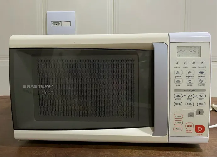 Micro-ondas Brastemp Clean - 220 Volts - 20 Litros