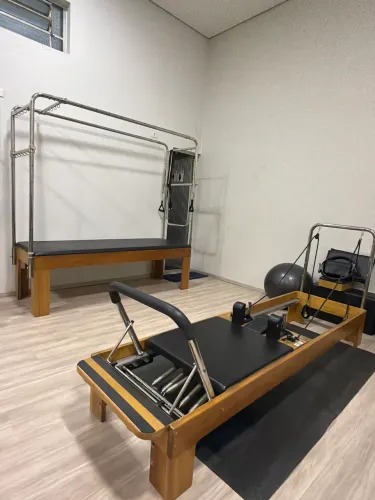 Kit de Pilates Profissional | Cadillac + Reformer + Chair + Barrel