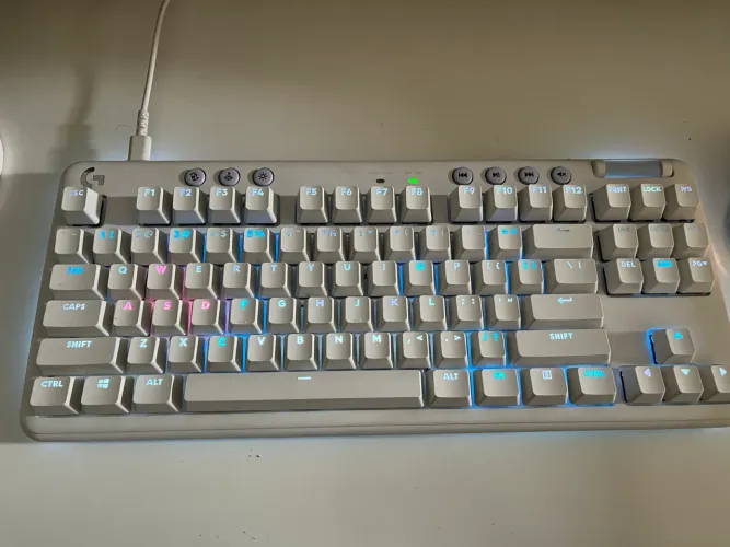 Teclado Logitech G715 branco