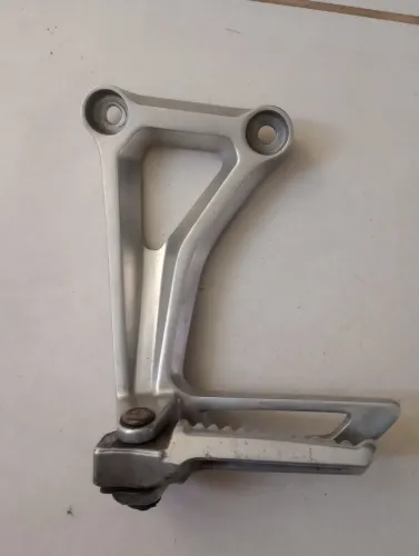 Pedaleira traseira esquerda cb650f 2015