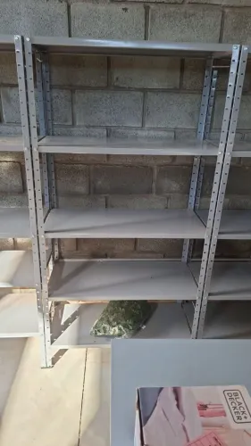 Venda de prateleiras de aço