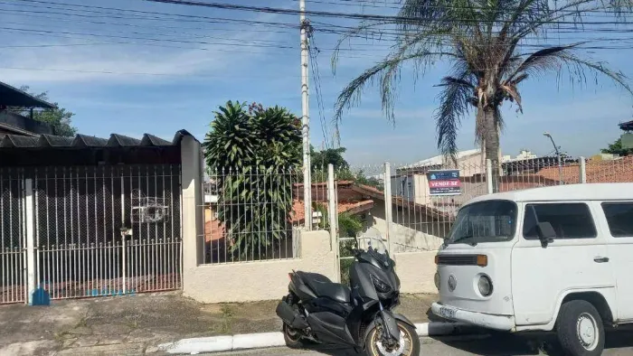 Para você que procura uma casa térrea, espaçosa, com quintal e bastante claridade. Parabén