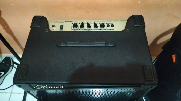 AMPLIFICADOR STANER PARA INSTRUMENTOS MUSICAIS