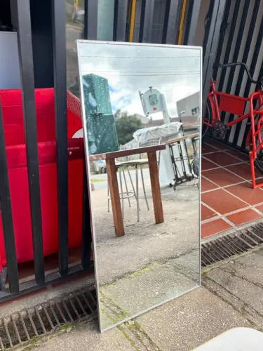 Espelho sem moldura