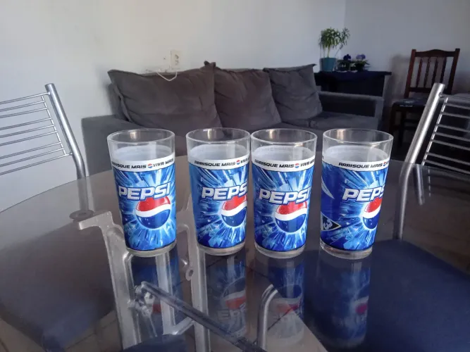 Conjunto de 4 copos da Pepsi ano 2005 Ronaldinho gaúcho e Roberto Carlos