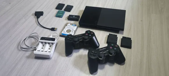 Playstation 2 + HD 500GB + 2 controles sem fio + Carregador + 3 memory cards 32mb + HDMI