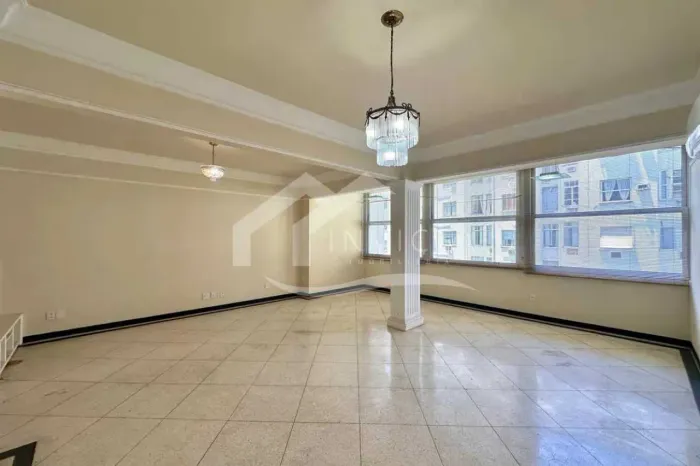 4 QUARTOS COM VAGA EM RUA NOBRE