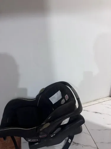 Bebê conforto com base para carro