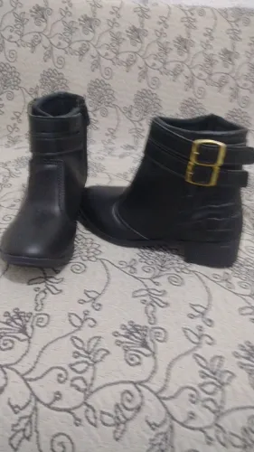Vendo uma bota nova 