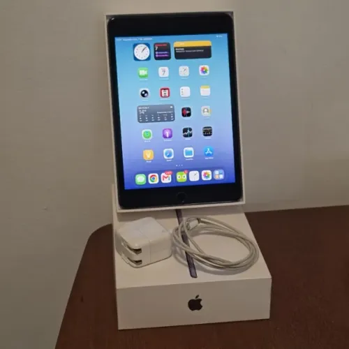 iPad mini 5 64GB Wi-Fi Space Gray com Caixa e Carregador Original