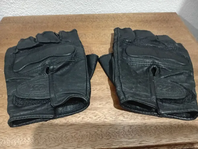 Luvas de couro preta