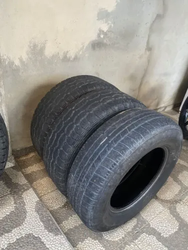 3 Pneus r16 235/70