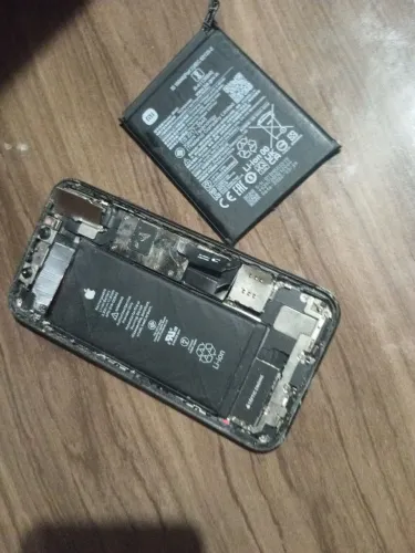 Fala, beleza? Estou desapegando dessa sucata de iPhone 11 para retirada de peças
