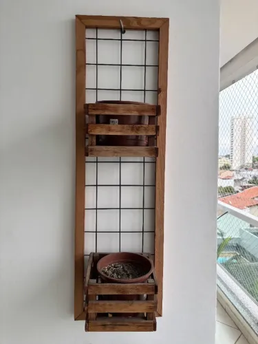 Kit Jardim Vertical Suspenso Madeira com 2 suportes de vaso