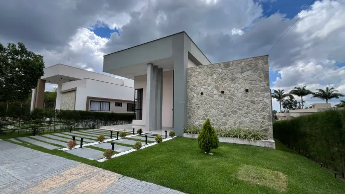Alto Padrão em Gravatá | 270m² com 4 Suítes, Piscina e Área Gourmet - Mobiliada