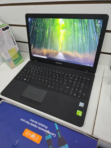 Notebook samsung core i5, 8gb de ram e placa de vídeo.