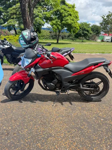 Vendo cb300 valor 12mil 
