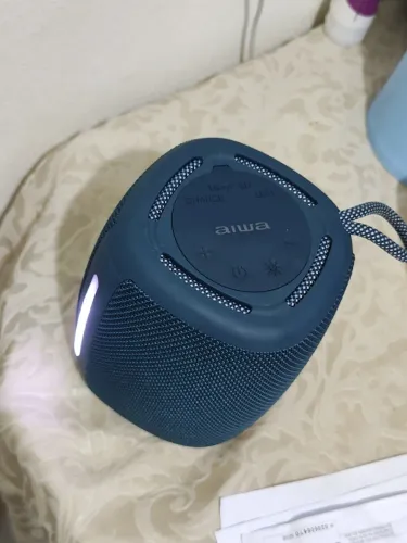 Caixa De Som Speaker Aiwa Aws-sp-03-b Bluetooth Ipx4 Rgb Cor Preto Preto 127/220v