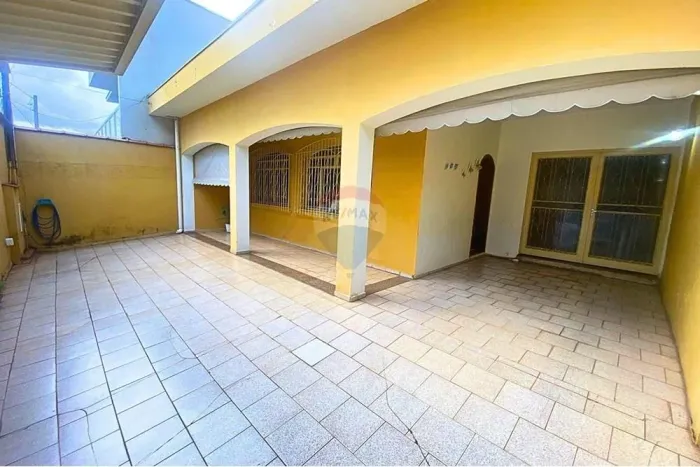 Casa com 3 dormitórios e suíte à venda, 250 M² por R$ 380.000 - Prados - Itapira/SP