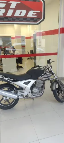 Twister 250 troco por carro