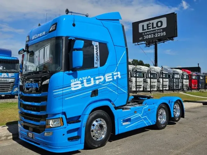 Scania R460 super ano 2024 Roda de Alumínio 160 mil KM com geladeira Farol teto grade TOP