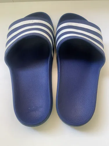 Chinelo Adidas - tamanho 37