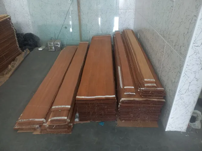 Lote de 3000 mil Folhas Para Marcenaria nas cores Cedro e Marfim medidas Variadas. 