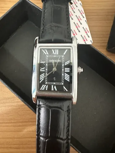 Relógio estilo Cartier tank lindíssimo
