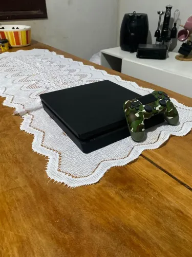 Playstation 4 slim 
