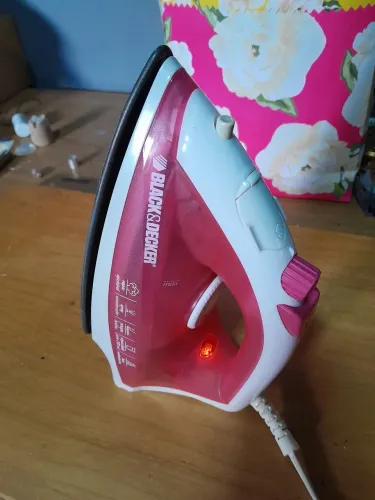 Ferro de passar roupa a vapor 110V Black&Decker