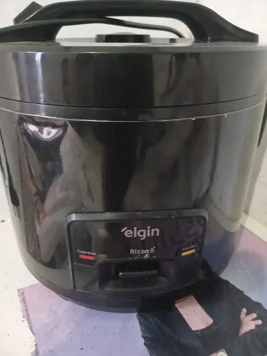 Vendo uma panela elétrica grande 2 meses de uso