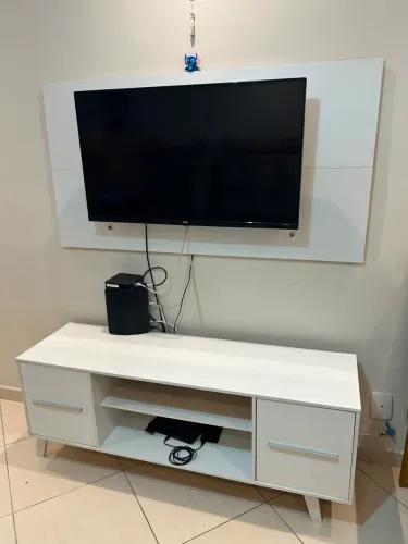 Painel para TV com Rack Branco