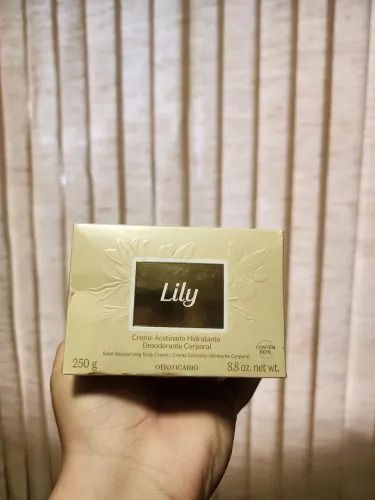 Creme acetinado hidratante Lily