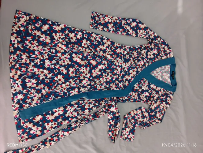 Vestido transpassado floral