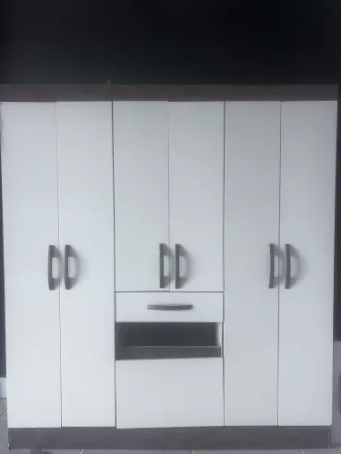 Guarda Roupa 6 portas R$ 450,00 *