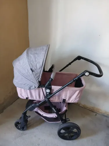 Carrinho de bebê +bebê conforto Cosco. 