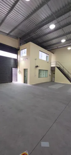 ALUGO GALPÃO com 340 METROS - ANUAL - AMPLO - LOCALIZADO no ALTO SÃO BENTO