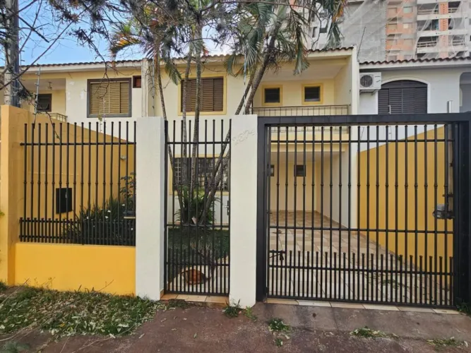 LOCAÇÃO | Sobrado, com 3 quartos em Vila Marumby, Maringá