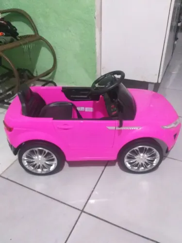 Carro para criança. Pedal e controle 
