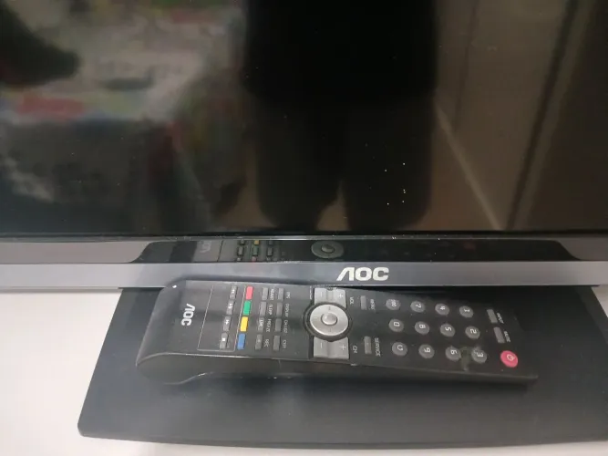 Vendo TV 32 pol com Chrome Cast.