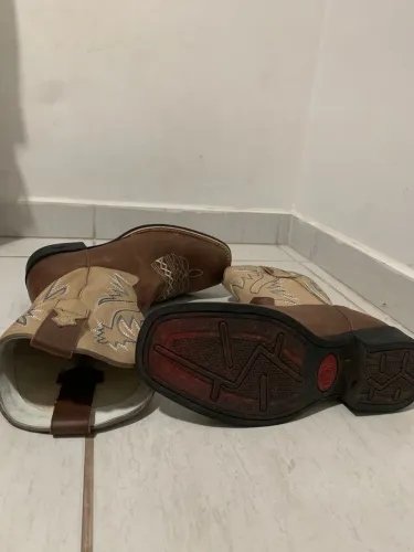 Bota de couro